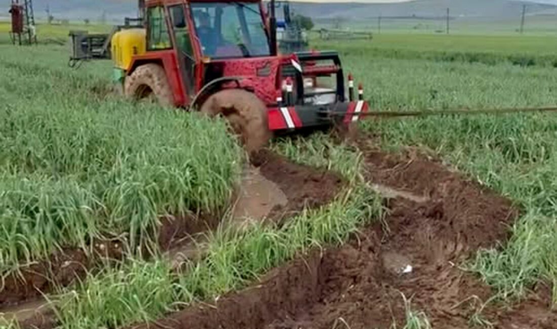 Traktörler çamur batağına saplandı Avrupa Birliği coğrafi işaret tesciline sahip