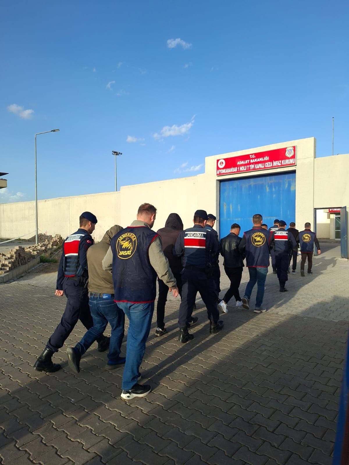 Afyonkarahisar’da JASAT operasyonu: 7 faili meçhul hırsızlık olayı aydınlatıldı!