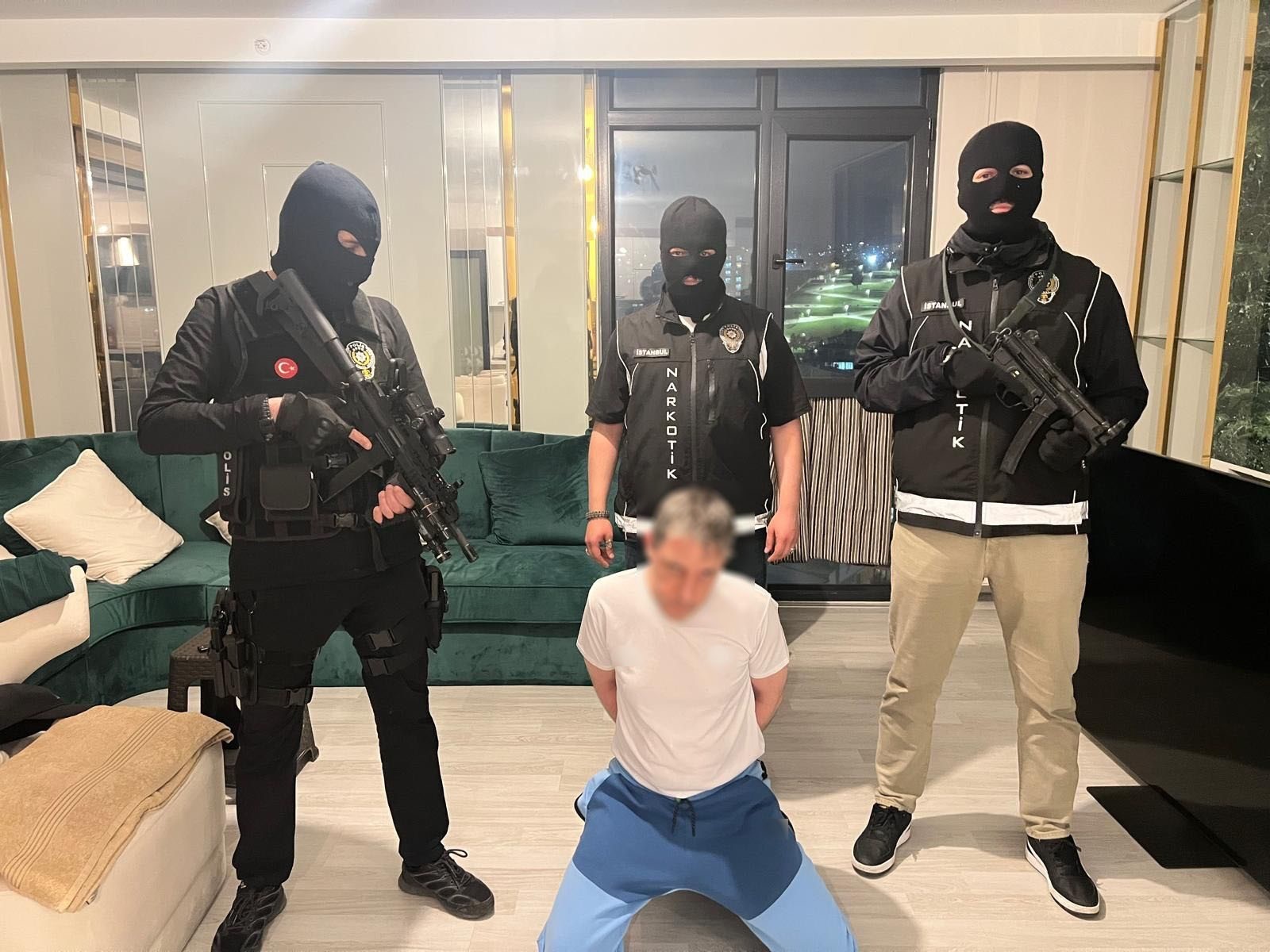 Dünyanın aradığı baron İstanbul’da kıskıvrak yakalandı!