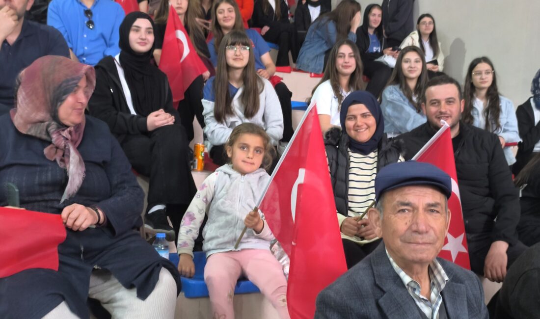 Salondakiler Gözlerine İnanamadı: Alkışlar Dakikalarca Kesilmedi! Şuhut İlçe Gençlik ve
