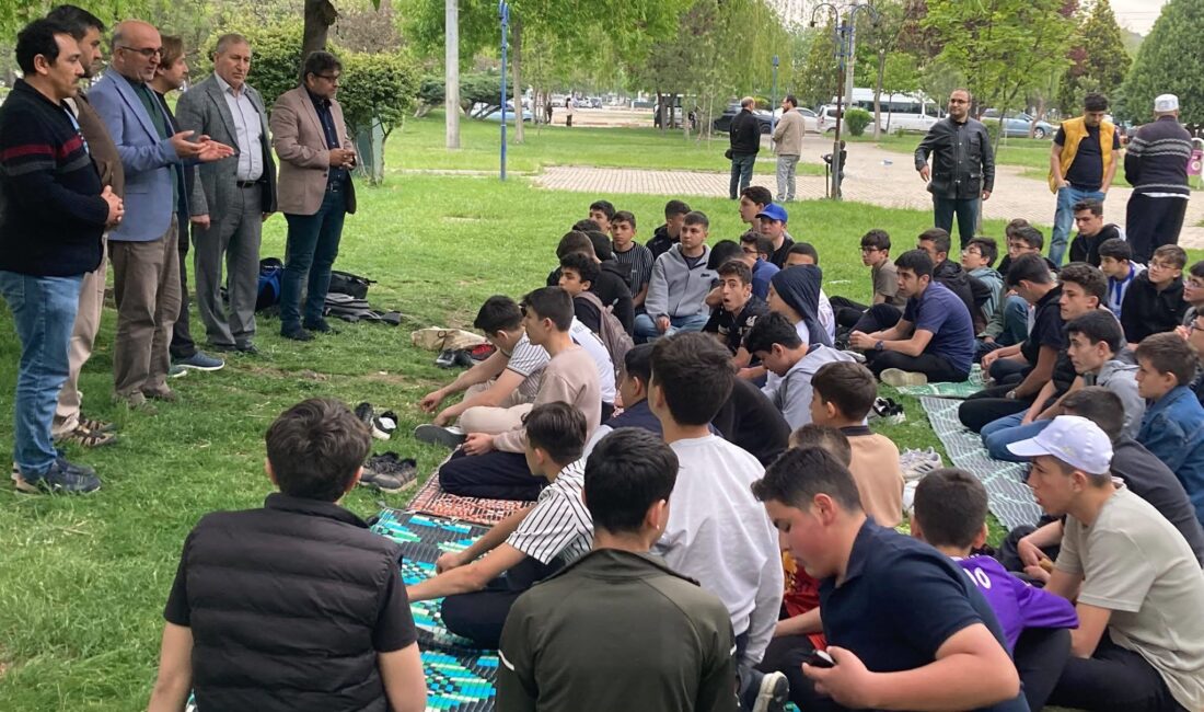 İl Müftüsü Lütfü İmamoğlu öğrencileri yalnız bırakmadı İl Müftülüğüne bağlı