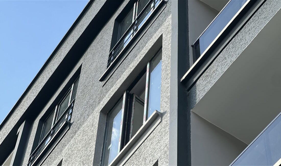 Pencereden beton zemine düştü Olay, İncesu Yalı Mahallesi’nde bulunan beş