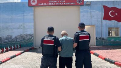 Yol kontrollerinde tek tek yakalandılar Afyonkarahisar İl Jandarma Komutanlığı ekipleri,