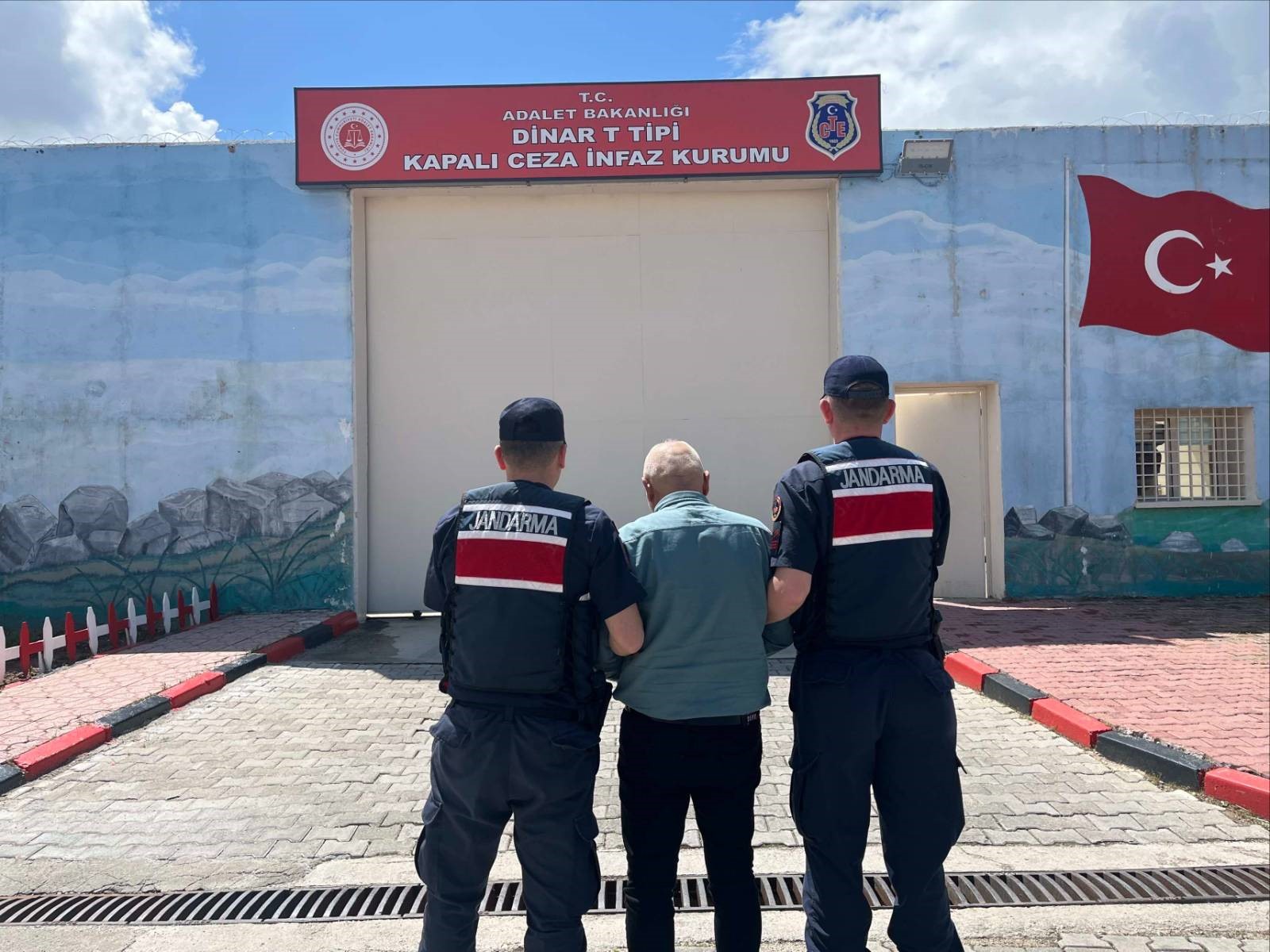 Afyon’da Jandarma göz açtırmıyor! Tek tek enseledi!