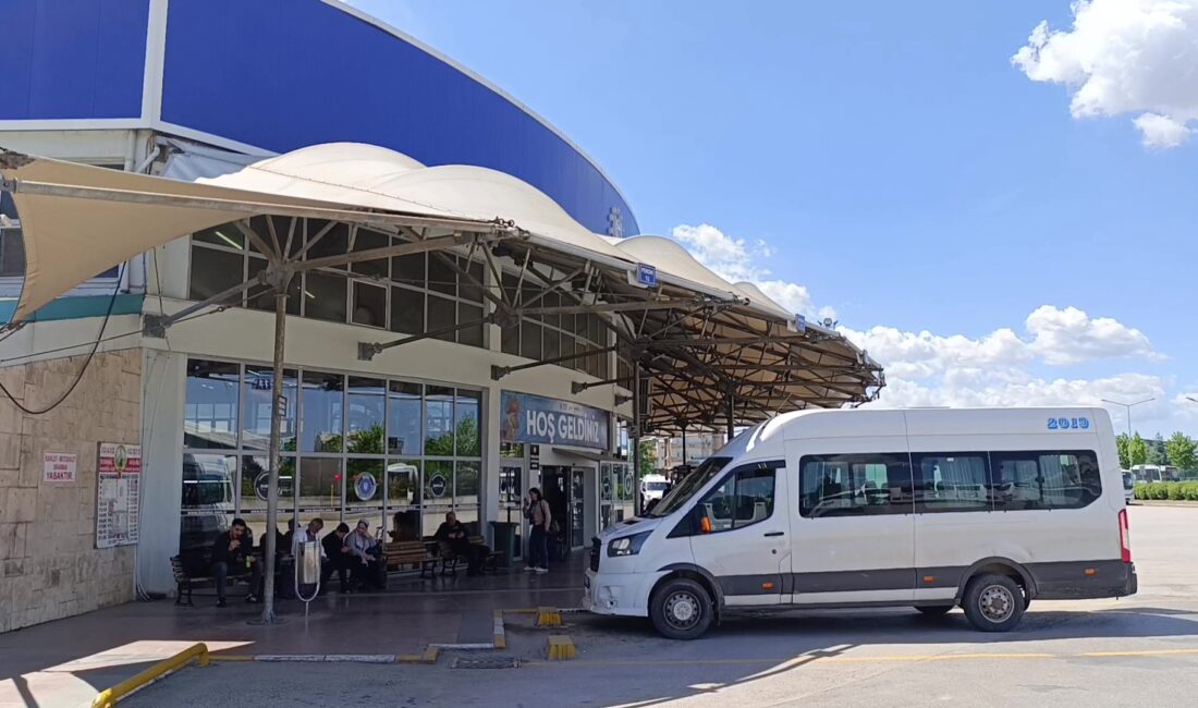 Bankta unutulan çanta trafiğin dikkatinden kaçmadı Olay, İnegöl Şehirlerarası Otobüs