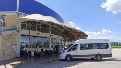 Bankta unutulan çanta trafiğin dikkatinden kaçmadı Olay, İnegöl Şehirlerarası Otobüs