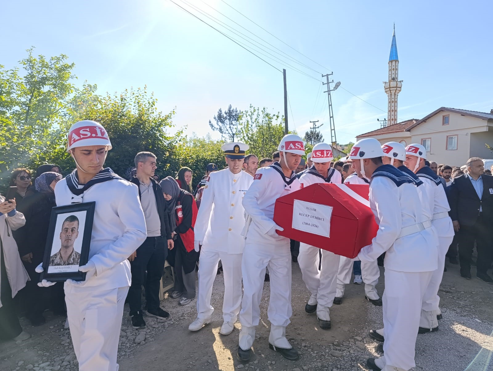 Rahatsızlanarak hastaneye kaldırılmıştı Edinilen bilgilere göre, İzmir’deki birliğinde görevi başındayken