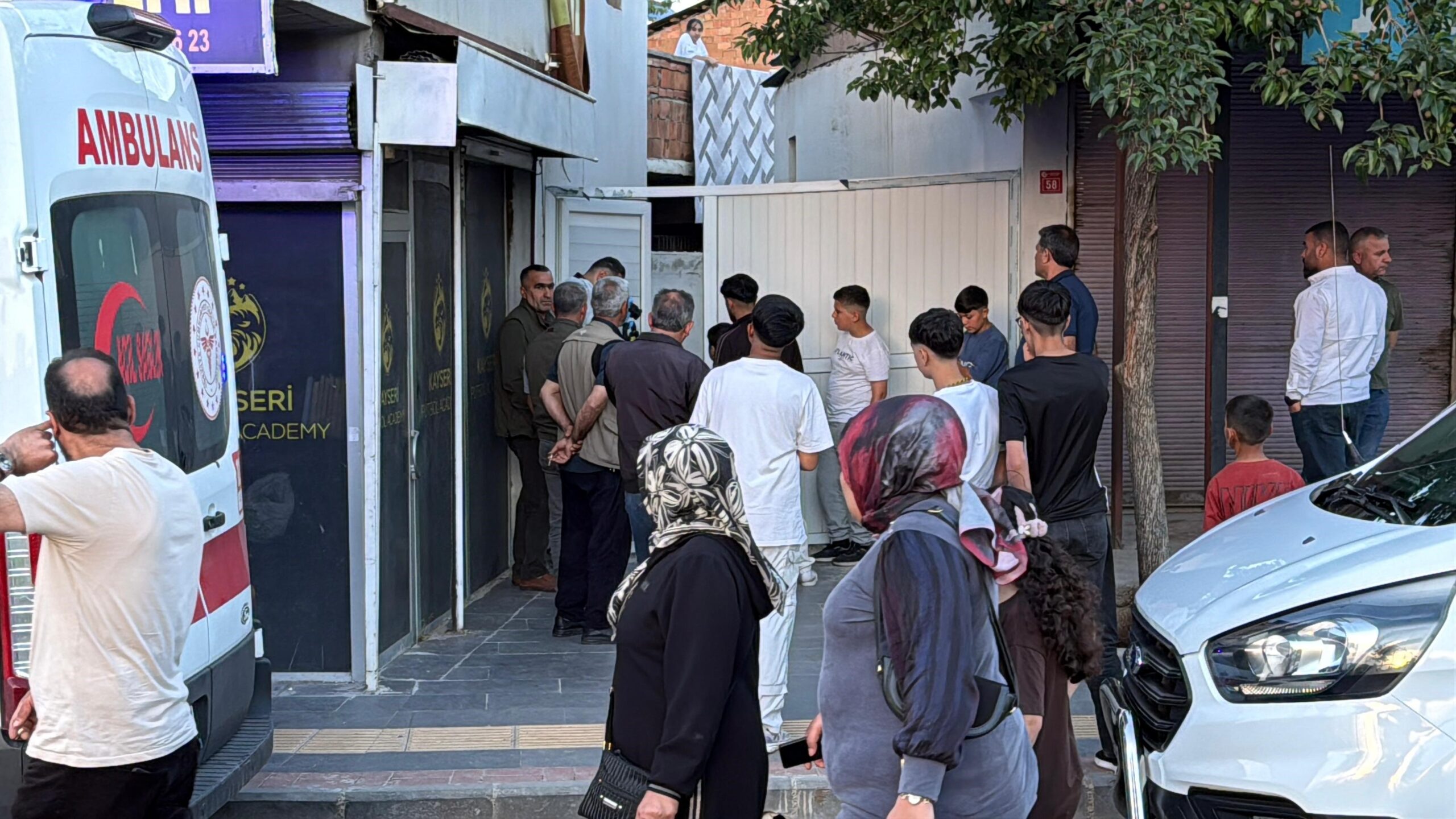 Vatandaşlar fark etti Üzücü olay, Kayapınar ilçesine bağlı Peyas Mahallesi’nde