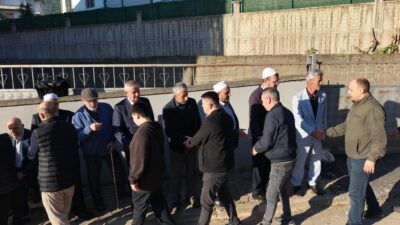 Tek sıra halinde 1 kilometrelik dostluk köprüsü Yaklaşık 13 bin