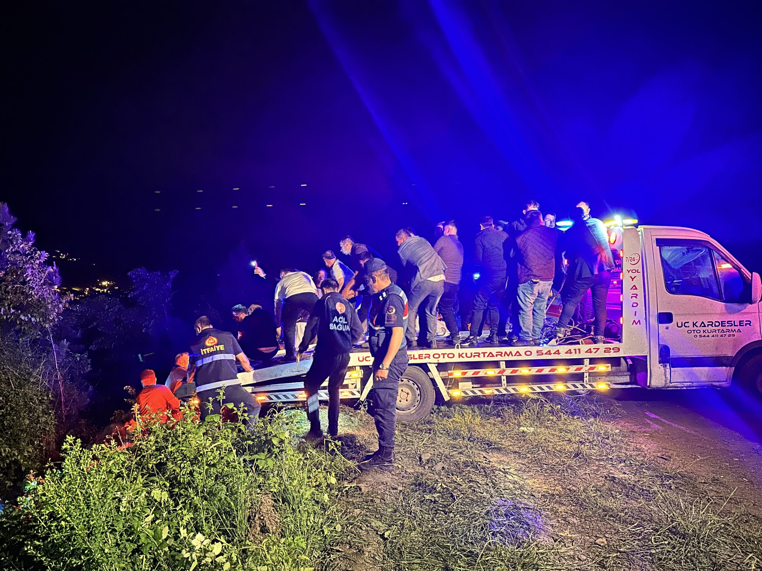 Otomobil 150 metre yüksekten uçuruma yuvarlandı: 1 ölü, 3 yaralı
