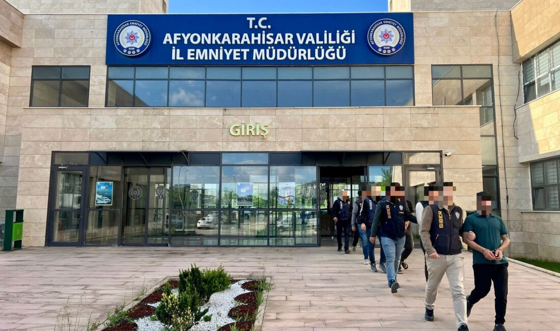 Bir vatandaş internet üzerinden gördüğü reklam aracılığıyla iletişime geçtiği şahısların