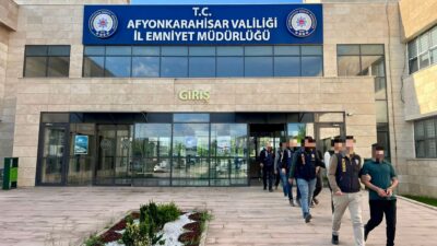 Bir vatandaş internet üzerinden gördüğü reklam aracılığıyla iletişime geçtiği şahısların