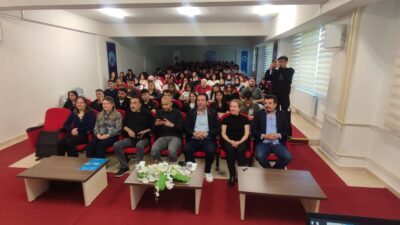 Sandıklı MYO Konferans Salonunda gerçekleştirilen akademik, idari personel ve öğrencilerin