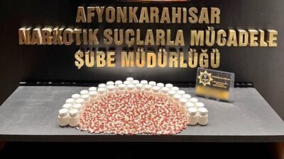 Araç içerisinde yapılan kontrollerde 2 bin 193 adet sentetik ecza