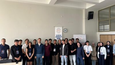 Mühendislik Fakültesi Konferans Salonunda düzenlenen konferansta, Yazılım Mühendisi Hakan Özler