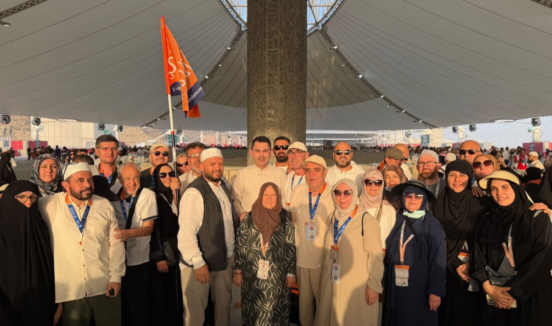 Mekke’nin Cemarat bölgesinde gerçekleşen karşılaşmada Bakan Kurum, Afyonkarahisarlı hacıların Kurban Bayramı’nı