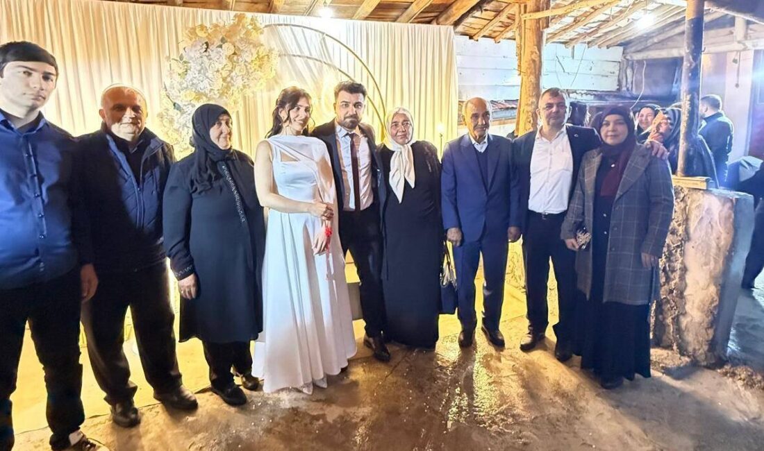 ​Genç çiftin nikah şahitliğini yapan Belediye Başkan Serkan Koyuncu, Taşkın