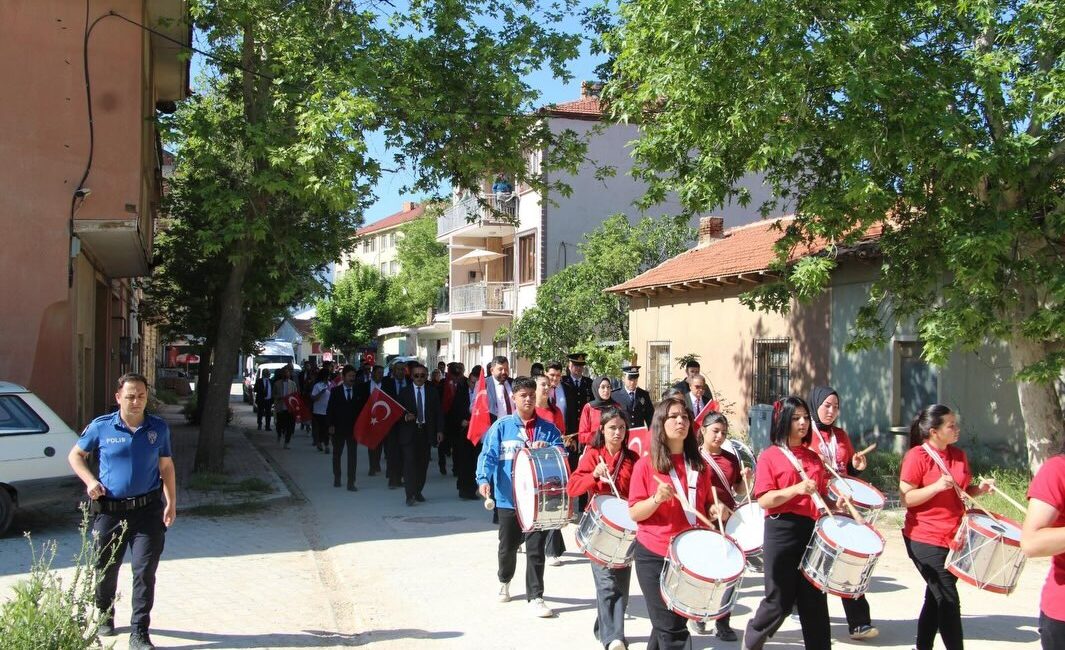 İlçede düzenlenen programa Kaymakam Bilal Çelik, Belediye Başkanı Selçuk Gönüllü,