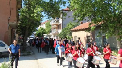 İlçede düzenlenen programa Kaymakam Bilal Çelik, Belediye Başkanı Selçuk Gönüllü,
