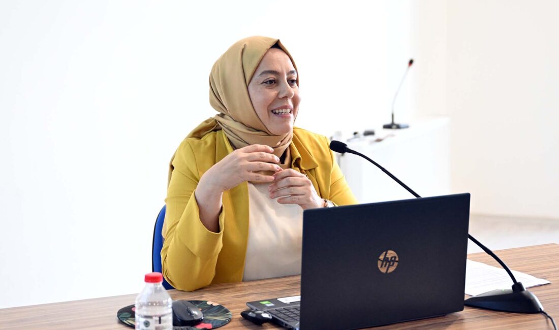 İlahiyat Fakültesi Özcan Halaç Eğitim Binası Konferans Salonunda düzenlenen seminere;
