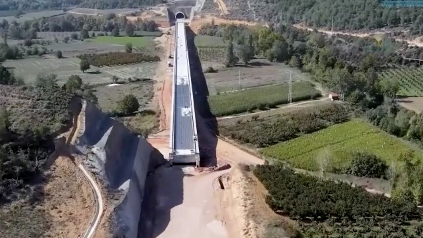 Uraloğlu, yaptığı yazılı açıklamada, Bandırma-Bursa-Yenişehir-Osmaneli Hızlı Tren Hattı’nın, 201 kilometre
