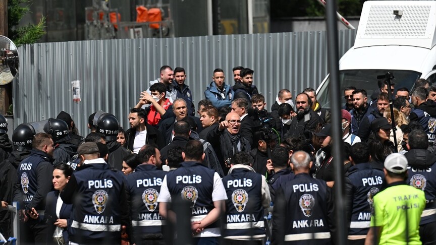 Mahkemece CHP Genel Başkanlığı görevine iade edilen Kemal Kılıçdaroğlu’nu destekleyen
