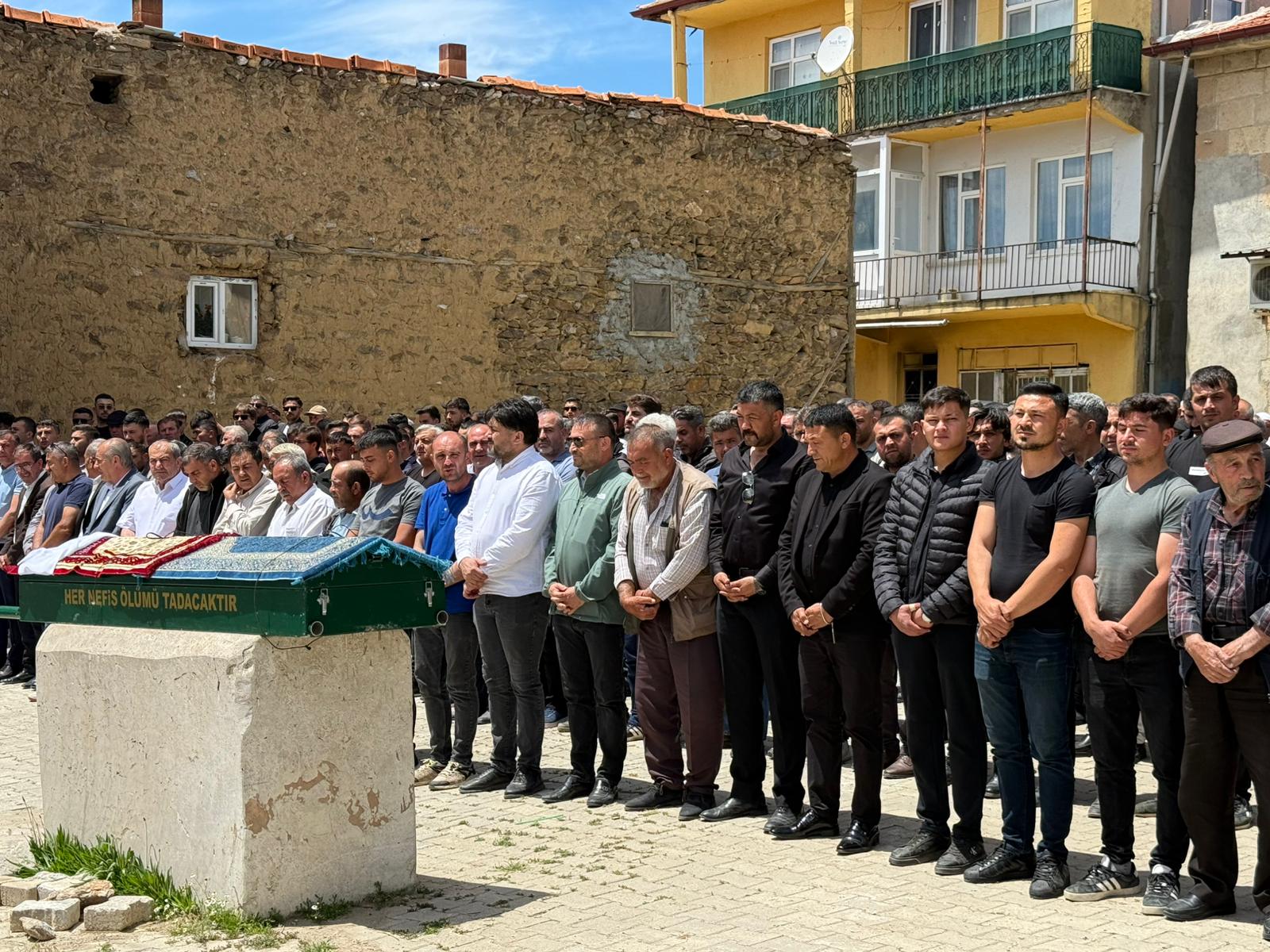 Merhume Yılmaz’ın cenazesi, Bozhüyük köyünde öğle namazına müteakip kılınan cenaze