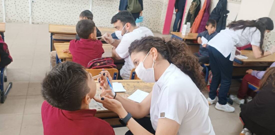 Ağız ve diş sağlığında beslenme ve öz bakım becerileri konusunda