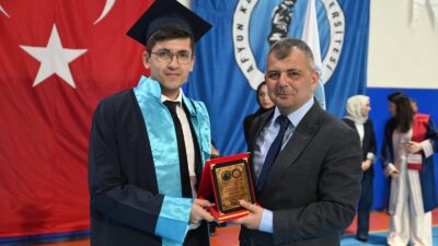 Saygı duruşu ve İstiklal Marşı’nın ardından başlayan programda, dereceye giren