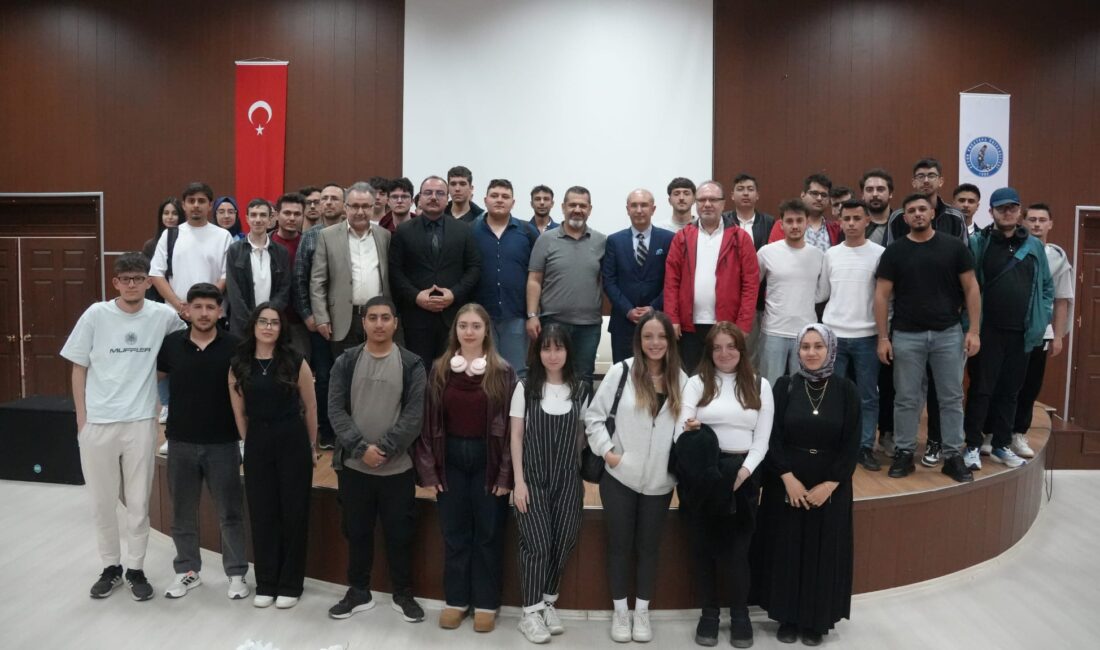 Naime Abdullah Göker Konferans Salonunda Bilgisayar Teknolojileri Bölüm Başkanı Dr.