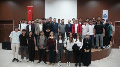 Naime Abdullah Göker Konferans Salonunda Bilgisayar Teknolojileri Bölüm Başkanı Dr.