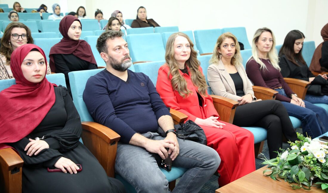 Afyon MYO Konferans Salonunda düzenlenen seminere; Çocuk Bakım ve Gençlik