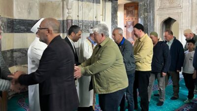 Tarihi camide bayramlaşma coşkusu Sabahın erken saatlerinde bayram namazını kılmak