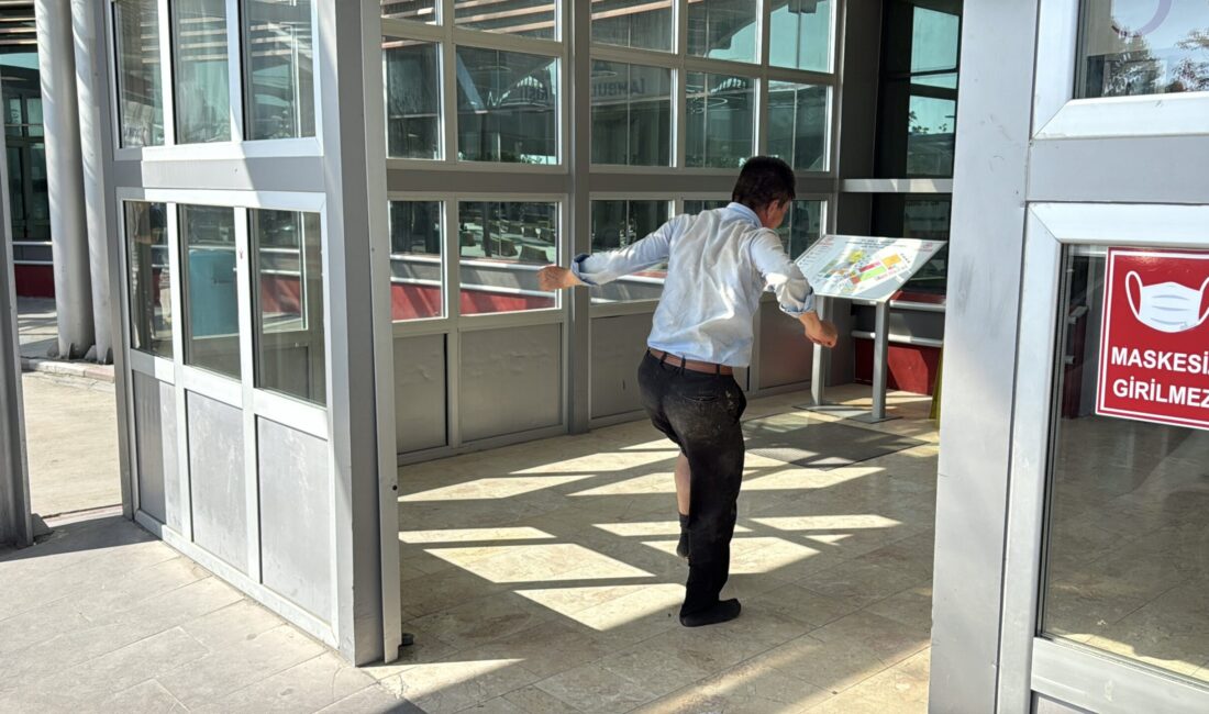 Bıçak ve satır darbeleriyle yaralandılar Kurbanlarını profesyonel kasaplara yaptırmak yerine