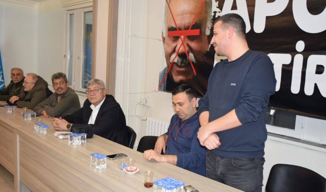 Toplantıda teşkilatın saha çalışmaları, vatandaş ziyaretleri, ilçe programları, gençlik yapılanması,