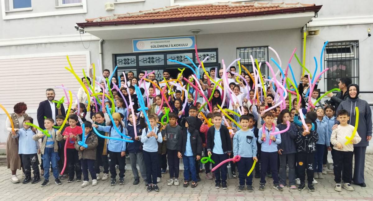 İlkokul öğrencilerinin sağlıklı gülüşlerine AFSÜ’den destek