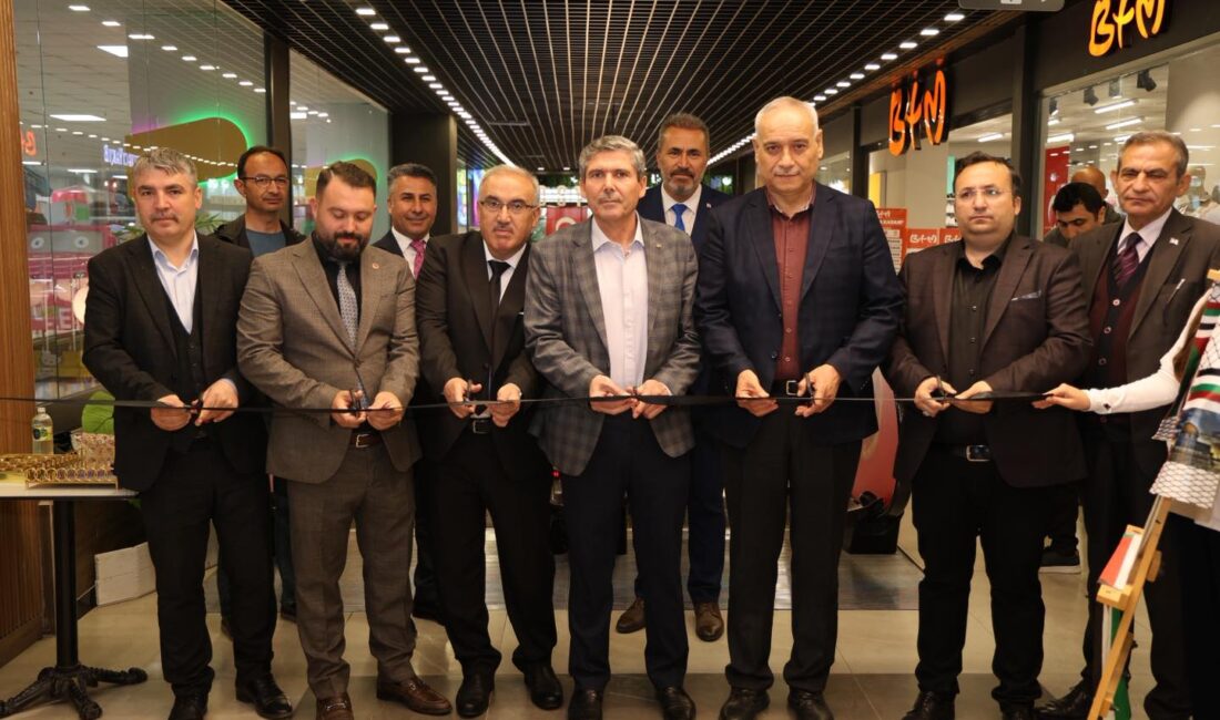 Serginin açılışına Dinar Belediye Başkan Yardımcısı Engin Gülbeyaz, İlçe Milli