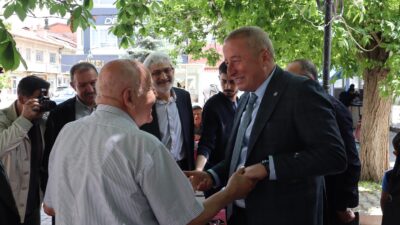 Bayramın manevi atmosferini teşkilatlarla ve vatandaşlarla paylaşan heyet, gün boyunca