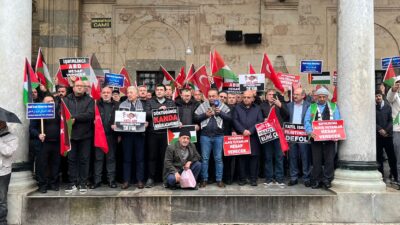 İsrail’e tepkiler sürüyor. Filistin’e Destek Platformu, Cuma Namazı çıkışında İmaret