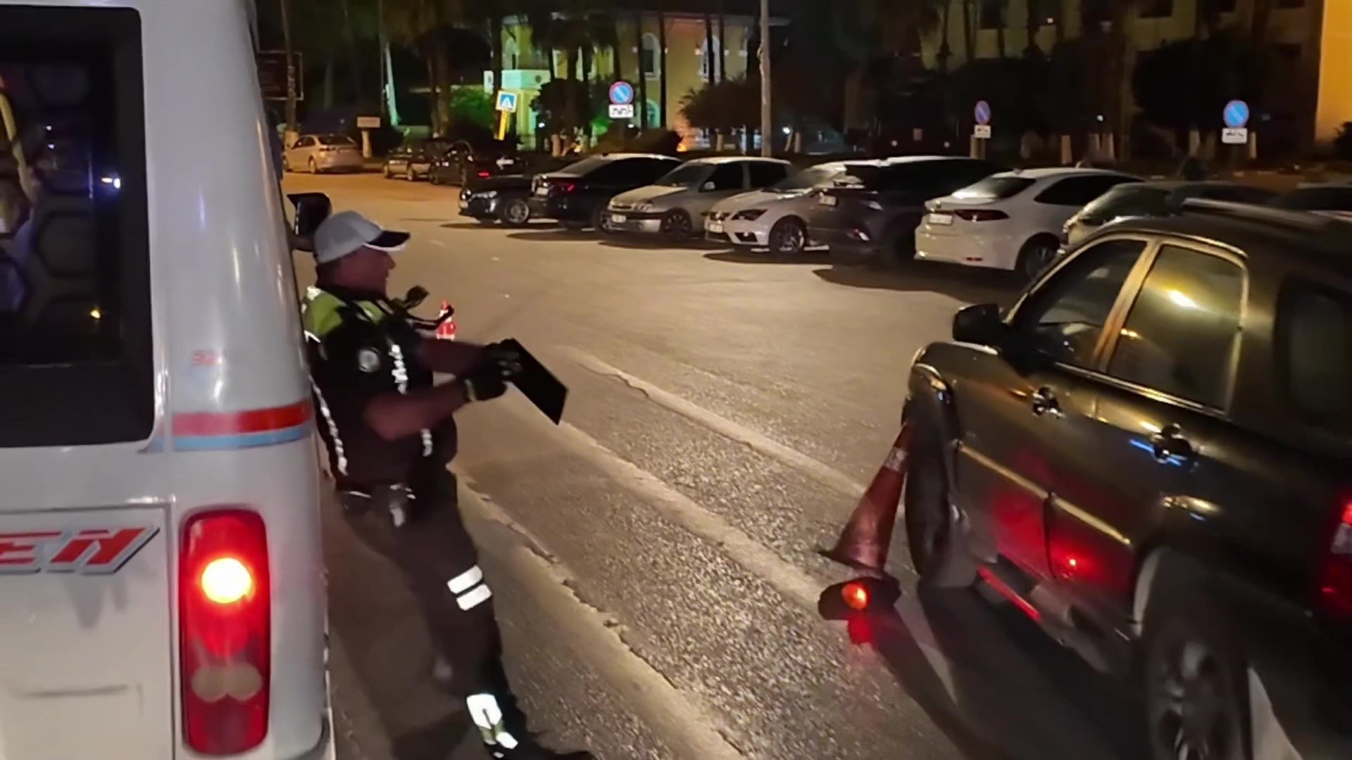 Suudi Arabistanlı kadın, polisin üzerine araç sürdü, 557 bin lira ceza yedi