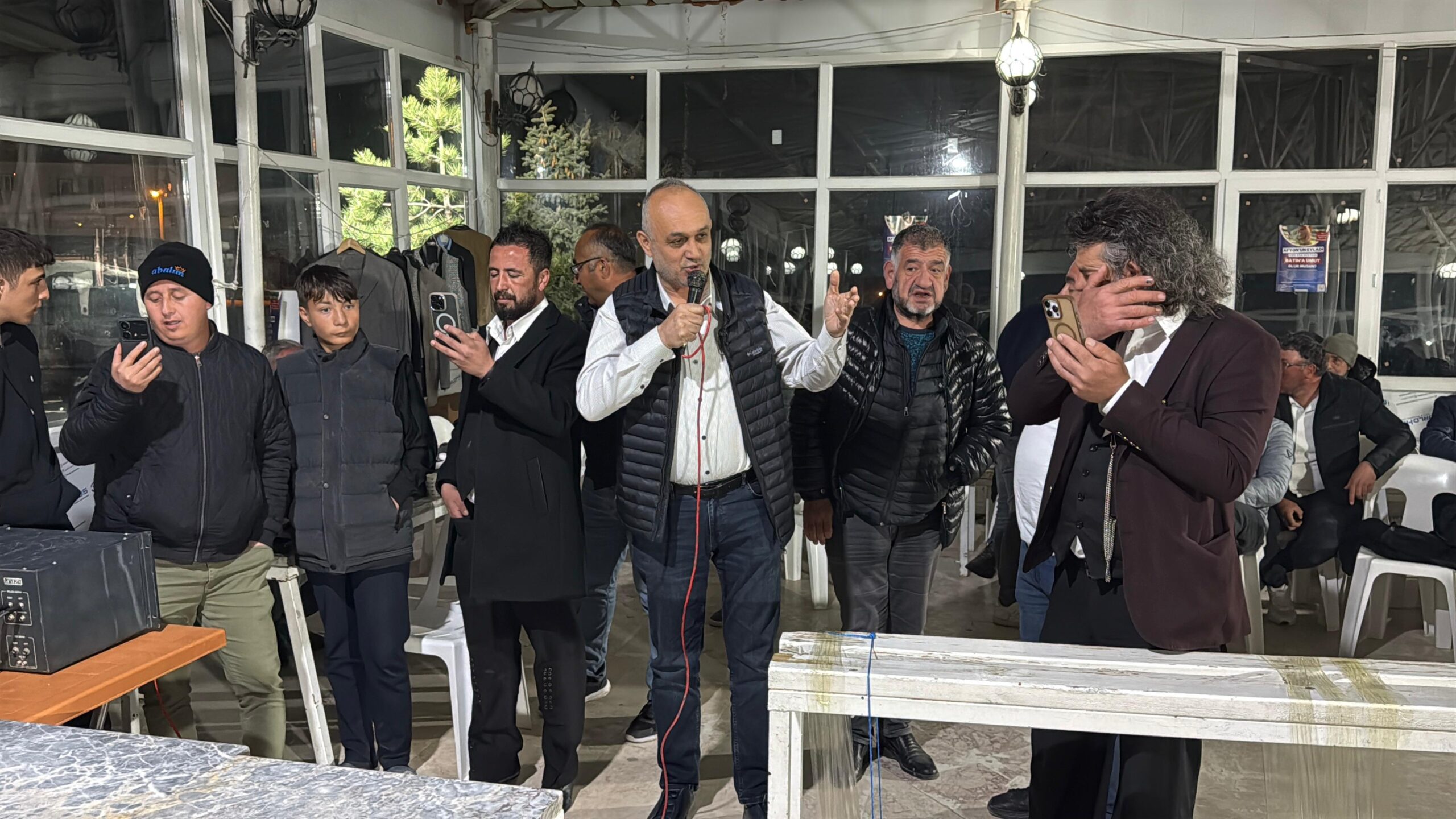 İscehisar yoğurt pazarı mevkiinde bugün kurulan mezat alanında, Batın’ın sağlığına
