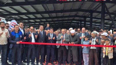 İlçe protokolü ve bölge belediye başkanları açılışta buluştu Yoğun bir