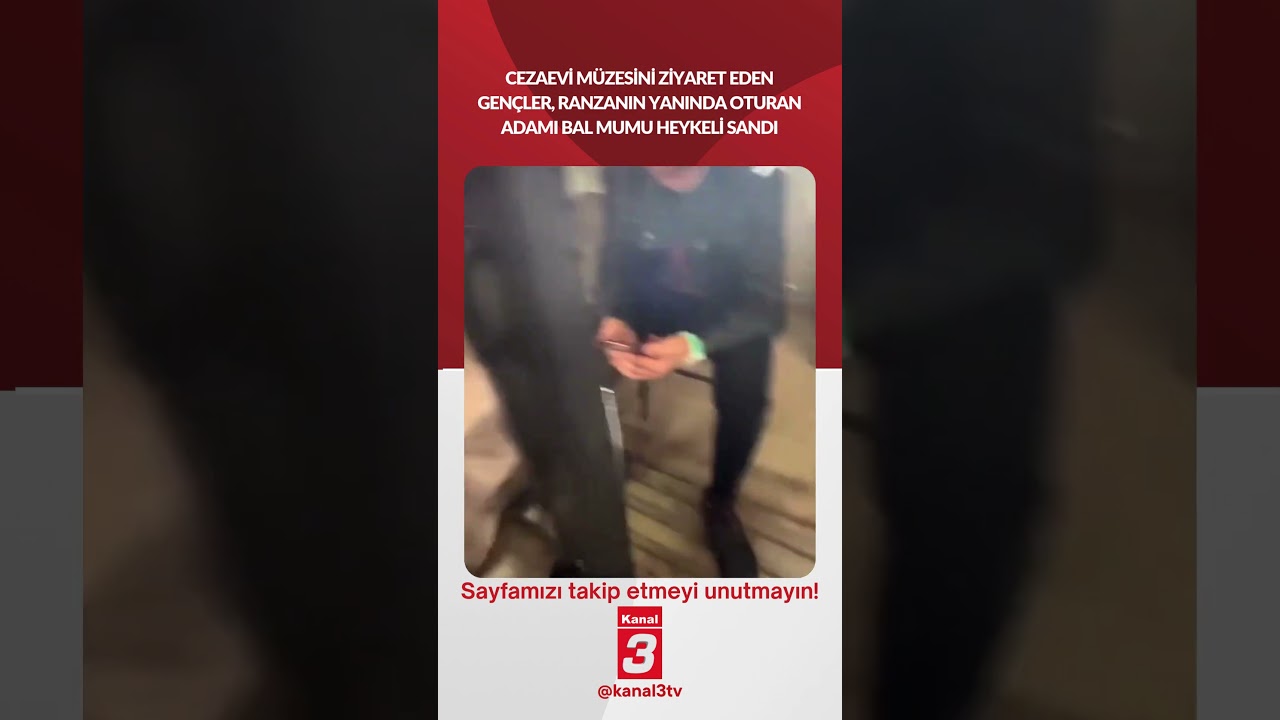 Cezaevi müzesini ziyaret eden bir grup genç, ranzanın yanında oturan adamı bal mumu heykeli sandı!