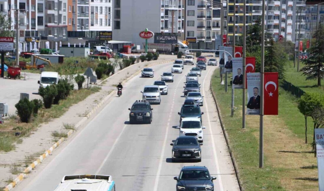 Tatilcilerin dönüş yoluna geçmesiyle Afyonkarahisar-Antalya kara yolunda sabah erken saatlerde