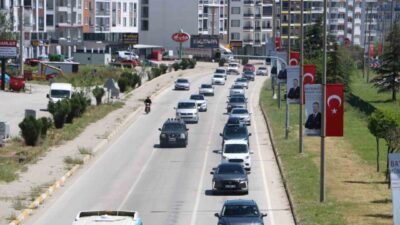 Tatilcilerin dönüş yoluna geçmesiyle Afyonkarahisar-Antalya kara yolunda sabah erken saatlerde