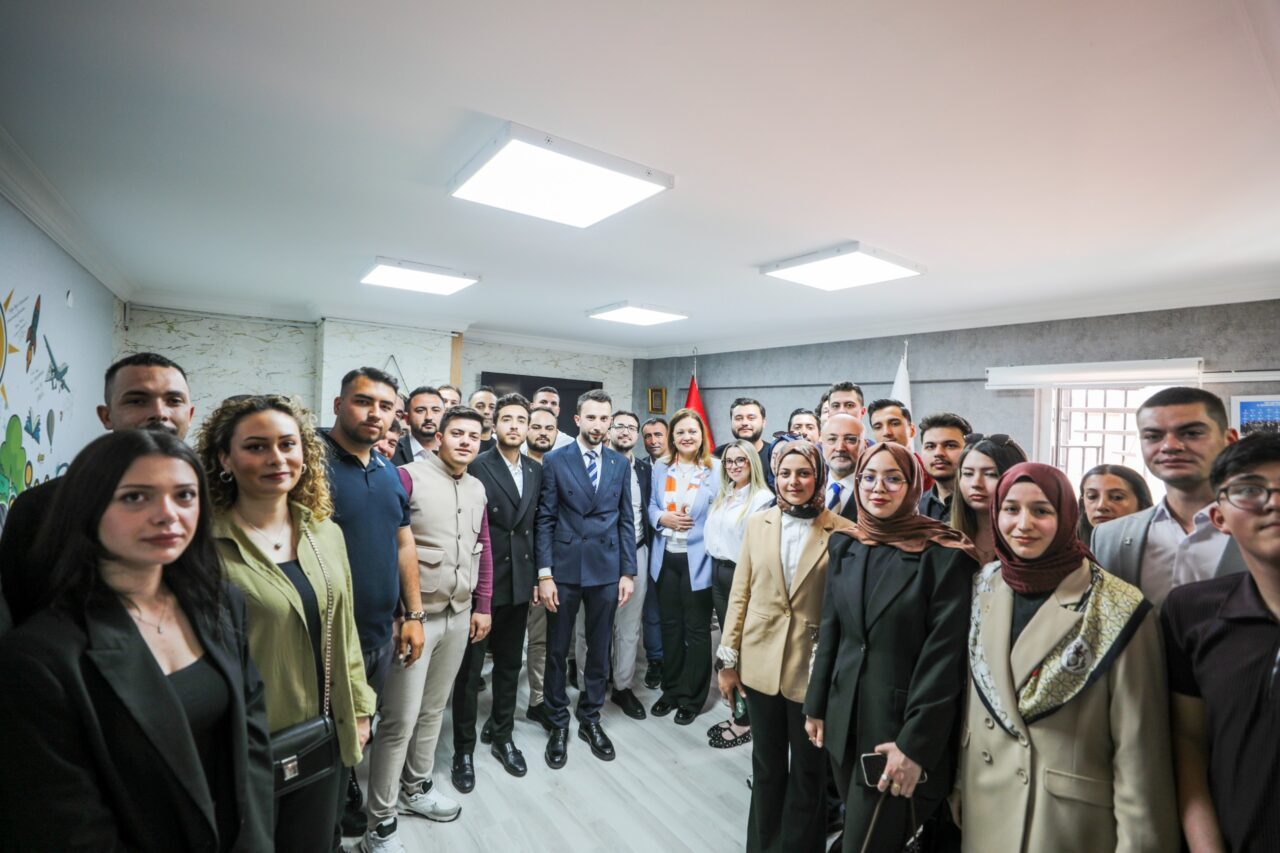 AFYONKARAHİSAR (AA) – Afyonkarahisar Belediye Başkanı Burcu Köksal, AK Parti