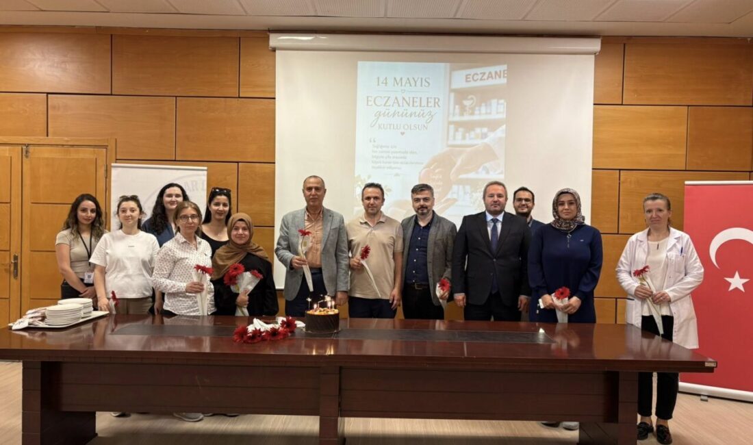 AFYONKARAHİSAR (AA) – Afyonkarahisar Devlet Hastanesi'nde yeni eczane biriminin açıldığı