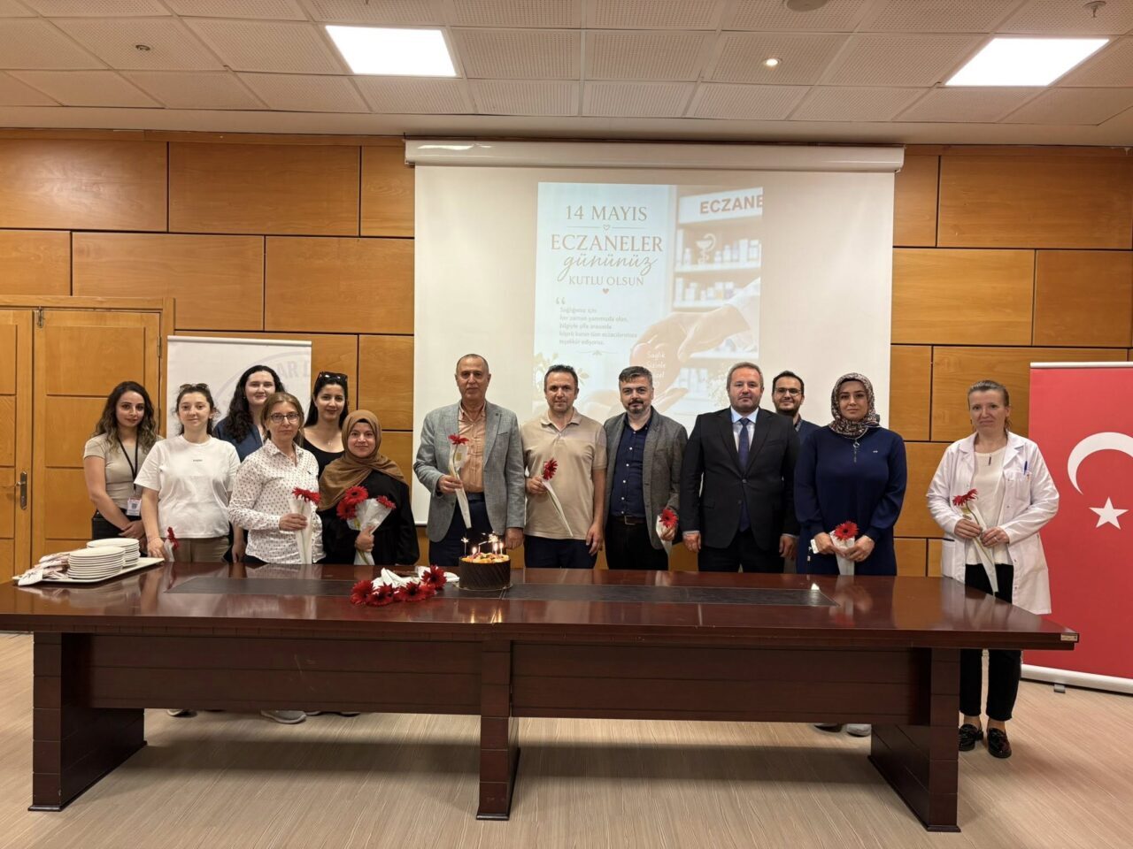 AFYONKARAHİSAR (AA) – Afyonkarahisar Devlet Hastanesi'nde yeni eczane biriminin açıldığı
