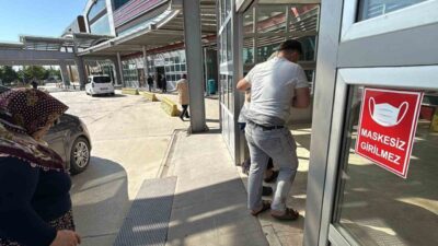 Afyonkarahisar’da kurban keserken yaralanan acemi kasaplar acil servislere başvurdu. Kentte
