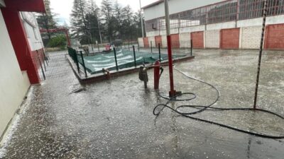 ​AFYONKARAHİSAR (AA) – Afyonkarahisar'ın Sandıklı ilçesinde öğleden sonra aniden bastıran